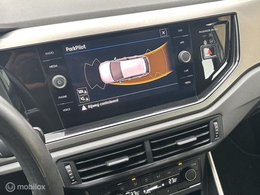 Volkswagen Polo 1.0 TSI 95PK DSG AUTOMAAT COMFORTLINE PARKEERSENSOREN CARPLAY NAVIGATIE CLIMATE CONTROLE CRUISE C... ActivLease financial lease