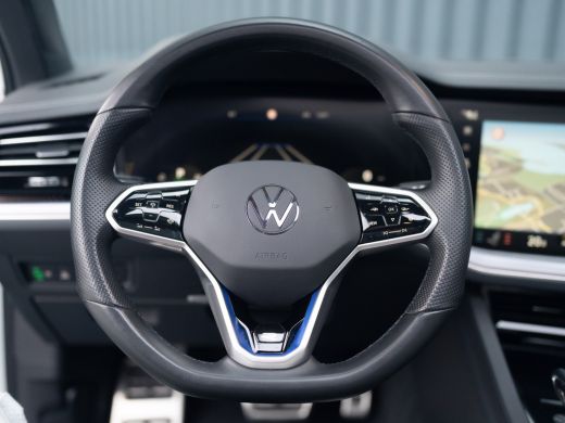 Volkswagen Touareg 3.0 TSi 4MOTION R | Luchtvering | Panodak | Trekhaak | Stoelkoeling | 360 Camera | Black Style | ... ActivLease financial lease