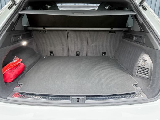 Volkswagen Touareg 3.0 TSi 4MOTION R | Luchtvering | Panodak | Trekhaak | Stoelkoeling | 360 Camera | Black Style | ... ActivLease financial lease