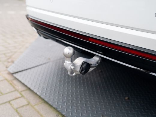 Volkswagen Touareg 3.0 TSi 4MOTION R | Luchtvering | Panodak | Trekhaak | Stoelkoeling | 360 Camera | Black Style | ... ActivLease financial lease