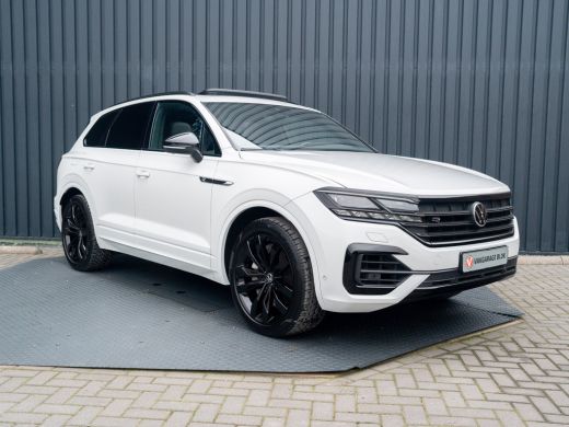 Volkswagen Touareg 3.0 TSi 4MOTION R | Luchtvering | Panodak | Trekhaak | Stoelkoeling | 360 Camera | Black Style | ... ActivLease financial lease