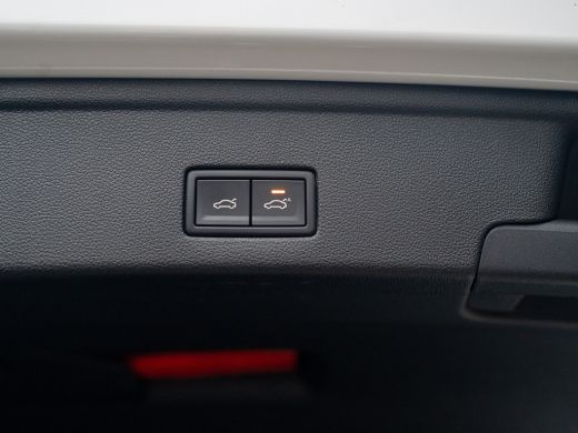 Volkswagen Touareg 3.0 TSi 4MOTION R | Luchtvering | Panodak | Trekhaak | Stoelkoeling | 360 Camera | Black Style | ... ActivLease financial lease