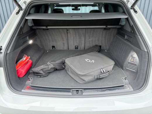 Volkswagen Touareg 3.0 TSi 4MOTION R | Luchtvering | Panodak | Trekhaak | Stoelkoeling | 360 Camera | Black Style | ... ActivLease financial lease