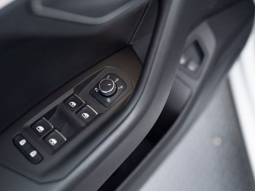 Volkswagen Touareg 3.0 TSi 4MOTION R | Luchtvering | Panodak | Trekhaak | Stoelkoeling | 360 Camera | Black Style | ... ActivLease financial lease