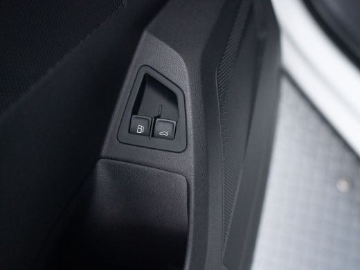 Volkswagen Touareg 3.0 TSi 4MOTION R | Luchtvering | Panodak | Trekhaak | Stoelkoeling | 360 Camera | Black Style | ... ActivLease financial lease