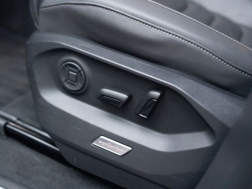 Volkswagen Touareg 3.0 TSi 4MOTION R | Luchtvering | Panodak | Trekhaak | Stoelkoeling | 360 Camera | Black Style | ... ActivLease financial lease