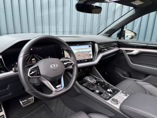 Volkswagen Touareg 3.0 TSi 4MOTION R | Luchtvering | Panodak | Trekhaak | Stoelkoeling | 360 Camera | Black Style | ... ActivLease financial lease