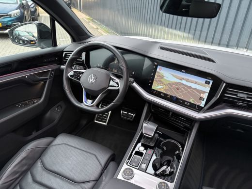 Volkswagen Touareg 3.0 TSi 4MOTION R | Luchtvering | Panodak | Trekhaak | Stoelkoeling | 360 Camera | Black Style | ... ActivLease financial lease