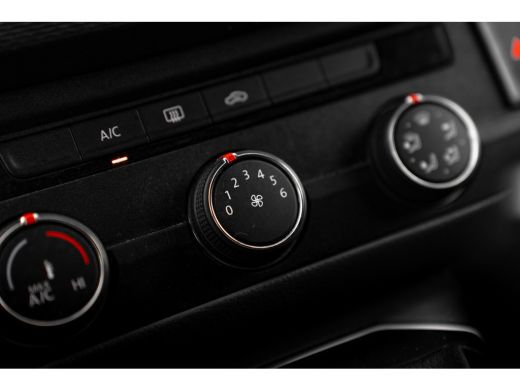 Volkswagen Transporter Bulli Bulli 150 Pk DSG | Achterdeuren | Trekhaak | ActivLease financial lease