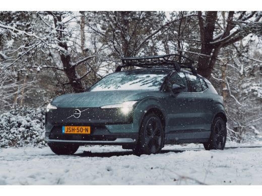 Volvo  EX30 Twin Motor Performance Ultra 69 kWh | Bruin Leder | Mat Groene Wrap | ActivLease financial lease