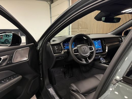 Volvo  V60 T6 AWD Recharge Ultra Dark Bowers & Wilkins | 360 Camera | Head-Up Display | Adaptieve Cruise Con... ActivLease financial lease