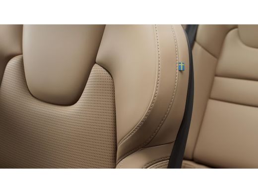 Volvo  V60 2.0 T6 Plug-in hybrid AWD Ultra Dark Lounge Pack | Extra getint glas achter |  Gelamineerde zijru... ActivLease financial lease