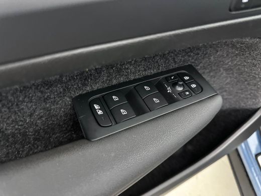 Volvo  XC40 T5 Recharge Ultimate Dark | 20" | Leder | Trekhaak | Getint glas | Panoramadak | Harman Kardon | ... ActivLease financial lease