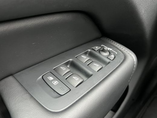 Volvo  XC60 2.0 T6 Plug-in hybrid AWD Plus Dark | Panoramadak | Trekhaak | 360 Camera | Stoel en stuurwielver... ActivLease financial lease