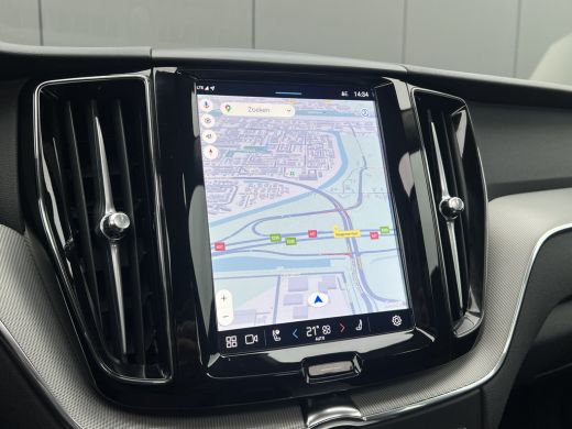 Volvo  XC60 2.0 T6 Plug-in hybrid AWD Plus Dark | Panoramadak | Trekhaak | 360 Camera | Stoel en stuurwielver... ActivLease financial lease