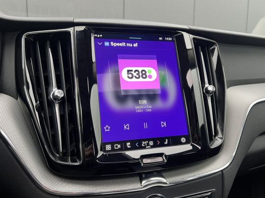 Volvo  XC60 2.0 T6 Plug-in hybrid AWD Plus Dark | Panoramadak | Trekhaak | 360 Camera | Stoel en stuurwielver... ActivLease financial lease