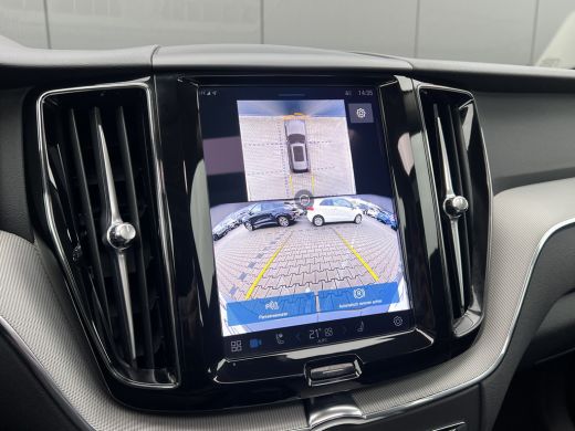 Volvo  XC60 2.0 T6 Plug-in hybrid AWD Plus Dark | Panoramadak | Trekhaak | 360 Camera | Stoel en stuurwielver... ActivLease financial lease