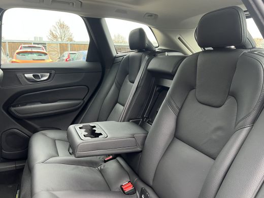 Volvo  XC60 2.0 T6 Plug-in hybrid AWD Plus Dark | Panoramadak | Trekhaak | 360 Camera | Stoel en stuurwielver... ActivLease financial lease