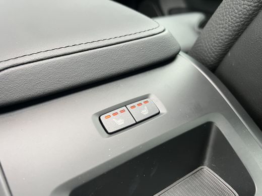 Volvo  XC60 2.0 T6 Plug-in hybrid AWD Plus Dark | Panoramadak | Trekhaak | 360 Camera | Stoel en stuurwielver... ActivLease financial lease