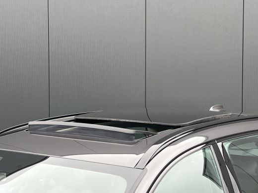 Volvo  XC60 2.0 T6 Plug-in hybrid AWD Plus Dark | Panoramadak | Trekhaak | 360 Camera | Stoel en stuurwielver... ActivLease financial lease