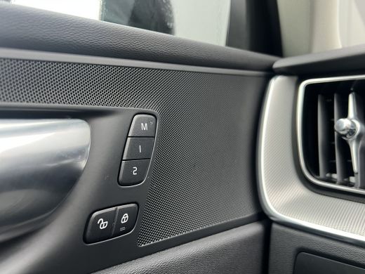 Volvo  XC60 2.0 T6 Plug-in hybrid AWD Plus Dark | Panoramadak | Trekhaak | 360 Camera | Stoel en stuurwielver... ActivLease financial lease