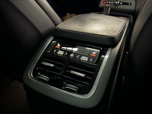 Volvo  XC90 2.0 T8 Recharge AWD R-Design Pano B&W Luchtvering Trekh. 360° ActivLease financial lease