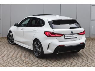 BMW 1 Serie 118i High Executive M Sport Automaat / Panoramadak / Sportstoelen / Achteruitrijcamera / Adaptiev...