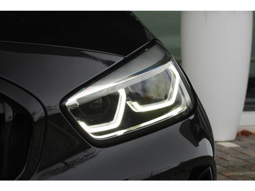 BMW 1 Serie 118i M Sport Automaat / Panoramadak / Sportstoelen / M Sportonderstel / LED / Live Cockpit Profes... ActivLease financial lease