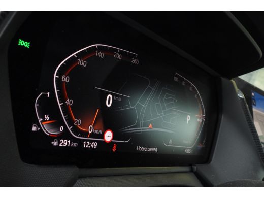 BMW 1 Serie 118i M Sport Automaat / Panoramadak / Sportstoelen / M Sportonderstel / LED / Live Cockpit Profes... ActivLease financial lease