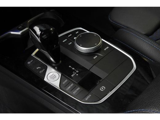 BMW 1 Serie 118i M Sport Automaat / Panoramadak / Sportstoelen / M Sportonderstel / LED / Live Cockpit Profes... ActivLease financial lease