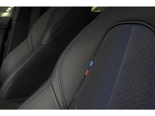 BMW 1 Serie 118i M Sport Automaat / Panoramadak / Sportstoelen / M Sportonderstel / LED / Live Cockpit Profes... ActivLease financial lease