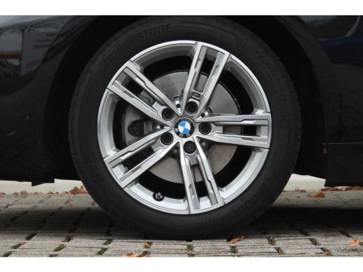 BMW 1 Serie 118i M Sport Automaat / Panoramadak / Sportstoelen / M Sportonderstel / LED / Live Cockpit Profes... ActivLease financial lease