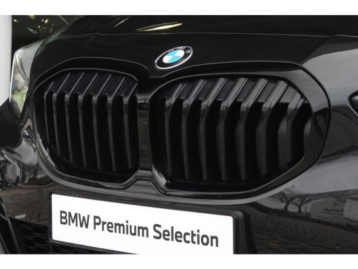 BMW 1 Serie 118i M Sport Automaat / Panoramadak / Sportstoelen / M Sportonderstel / LED / Live Cockpit Profes... ActivLease financial lease