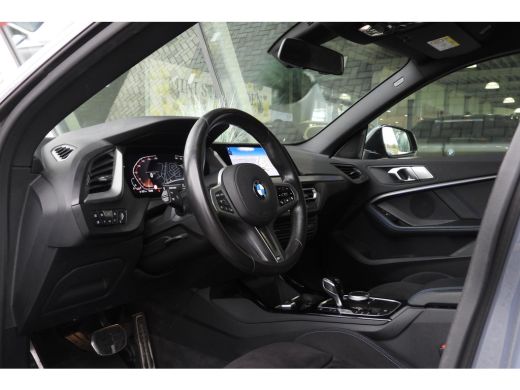 BMW 2 Serie 218i M Sport Automaat / Achteruitrijcamera / M Sportonderstel / Comfort Access / LED / Live Cockp... ActivLease financial lease