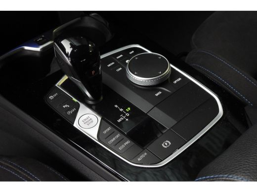 BMW 2 Serie 218i M Sport Automaat / Achteruitrijcamera / M Sportonderstel / Comfort Access / LED / Live Cockp... ActivLease financial lease