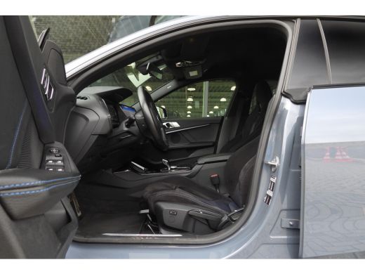 BMW 2 Serie 218i M Sport Automaat / Achteruitrijcamera / M Sportonderstel / Comfort Access / LED / Live Cockp... ActivLease financial lease