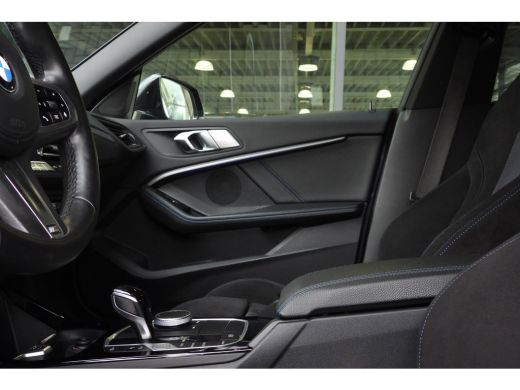 BMW 2 Serie 218i M Sport Automaat / Achteruitrijcamera / M Sportonderstel / Comfort Access / LED / Live Cockp... ActivLease financial lease