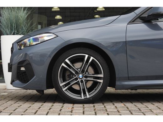 BMW 2 Serie 218i M Sport Automaat / Achteruitrijcamera / M Sportonderstel / Comfort Access / LED / Live Cockp... ActivLease financial lease