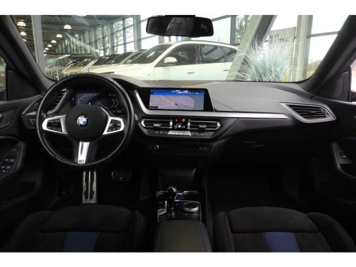 BMW 2 Serie 218i M Sport Automaat / Achteruitrijcamera / M Sportonderstel / Comfort Access / LED / Live Cockp... ActivLease financial lease