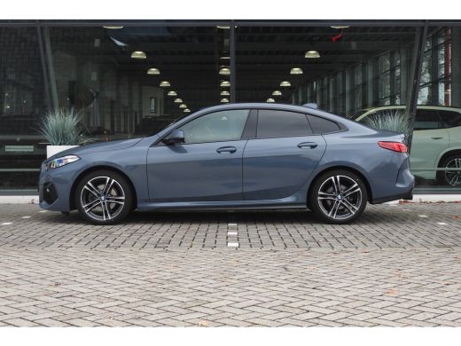 BMW 2 Serie 218i M Sport Automaat / Achteruitrijcamera / M Sportonderstel / Comfort Access / LED / Live Cockp... ActivLease financial lease