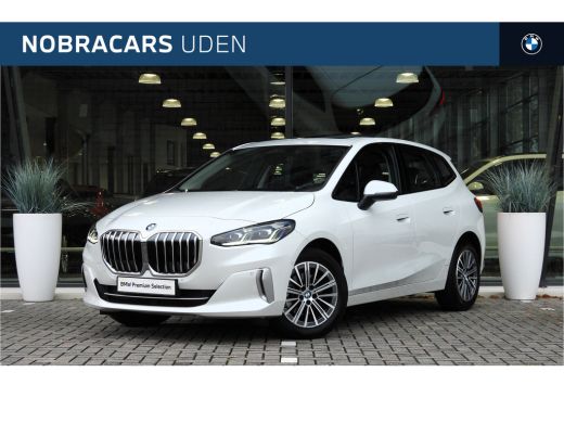 BMW 2 Serie 220i Luxury Line Automaat / Panoramadak / Sportstoelen / Achteruitrijcamera / Comfort Access / Ad...