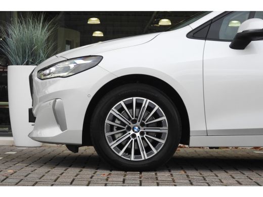 BMW 2 Serie 220i Luxury Line Automaat / Panoramadak / Sportstoelen / Achteruitrijcamera / Comfort Access / Ad... ActivLease financial lease