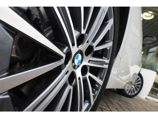 BMW 2 Serie 220i Luxury Line Automaat / Panoramadak / Sportstoelen / Achteruitrijcamera / Comfort Access / Ad... ActivLease financial lease