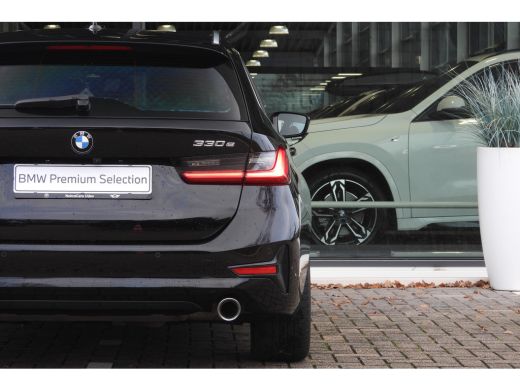 BMW 3 Serie Touring 330e eDrive High Executive Sport Line Automaat / Sportstoelen / Achteruitrijcamera / LED ... ActivLease financial lease