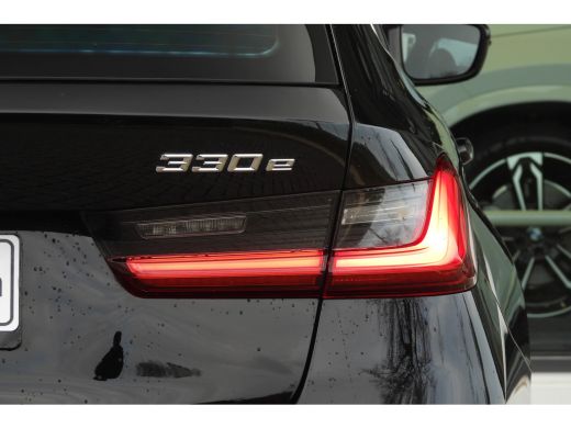 BMW 3 Serie Touring 330e eDrive High Executive Sport Line Automaat / Sportstoelen / Achteruitrijcamera / LED ... ActivLease financial lease
