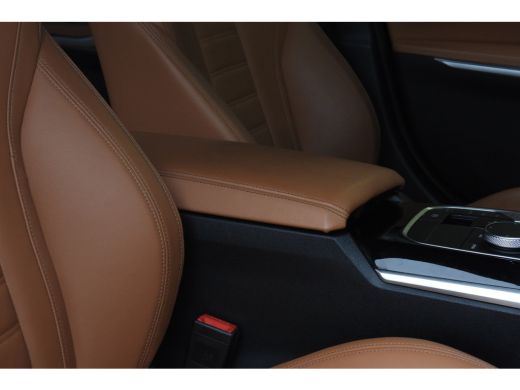 BMW 3 Serie Touring 330e eDrive High Executive Sport Line Automaat / Sportstoelen / Achteruitrijcamera / LED ... ActivLease financial lease