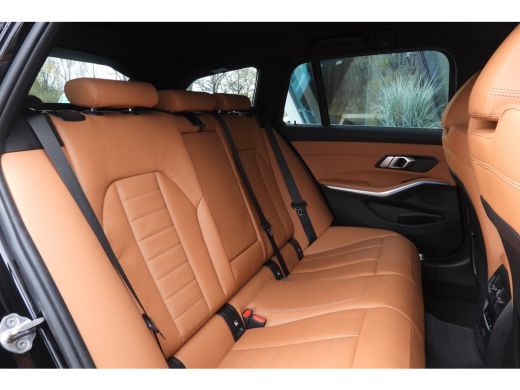 BMW 3 Serie Touring 330e eDrive High Executive Sport Line Automaat / Sportstoelen / Achteruitrijcamera / LED ... ActivLease financial lease
