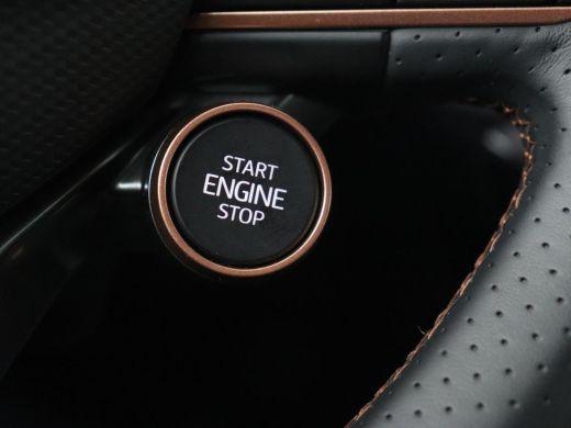 CUPRA Leon 1.5 eHybrid Business | Stoelverwarming | Adaptive cruise | Camera | Carplay | Sportstoelen | Matr... ActivLease financial lease