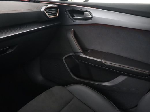 CUPRA Leon 1.5 eHybrid Business | Stoelverwarming | Adaptive cruise | Camera | Carplay | Sportstoelen | Matr... ActivLease financial lease