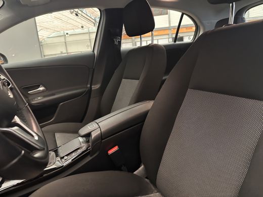 Mercedes-Benz A-Klasse 160 Business Solution Camera | Parkeersensoren | Widescreen | Stoelverwarming | LED | 16" Lichtme... ActivLease financial lease